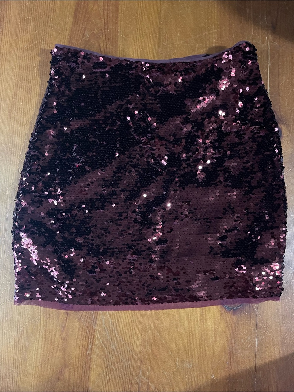 Women’s Size 2 H&M Burgundy Sequin Mini Skirt